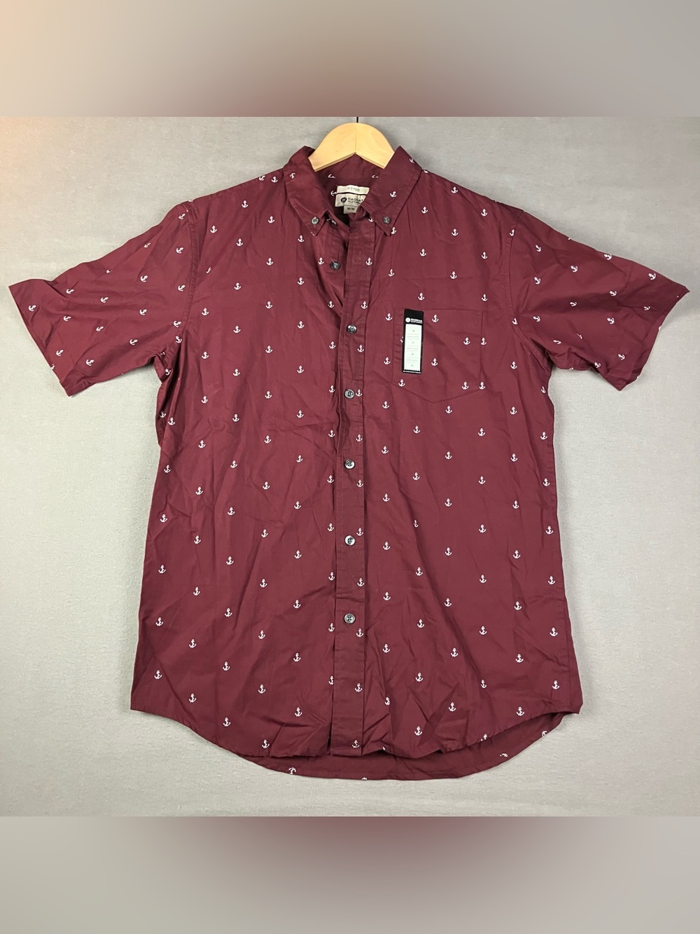 Haggar Men’s Size M Short Sleeve Button Down Shirt Burgundy Anchor Pattern NWT.